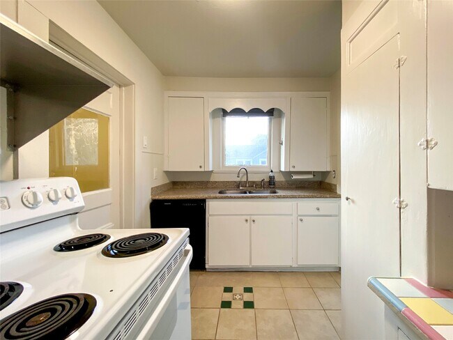 Building Photo - 7924 Ford St