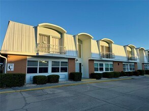 Building Photo - 22333 Edgewater Dr