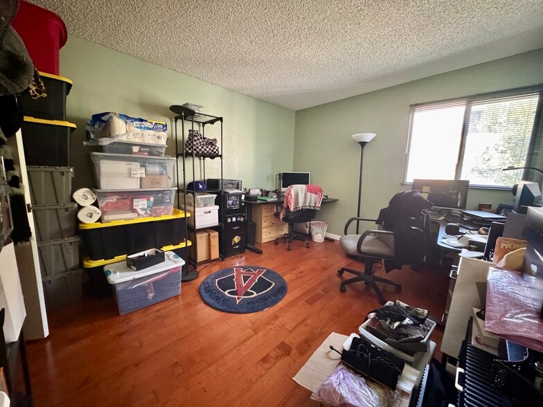 Building Photo - 8176 Manitoba St