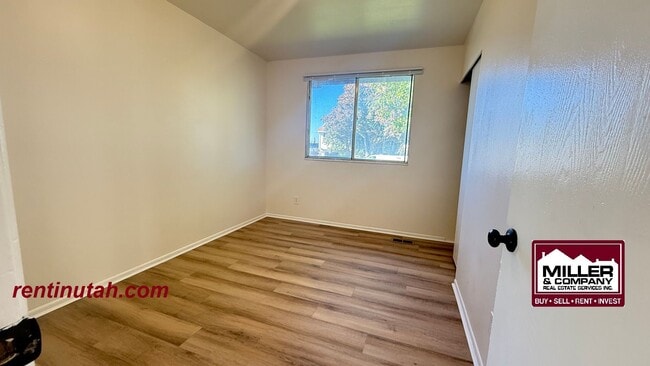 Building Photo - Newly Updated West Valley Rambler!