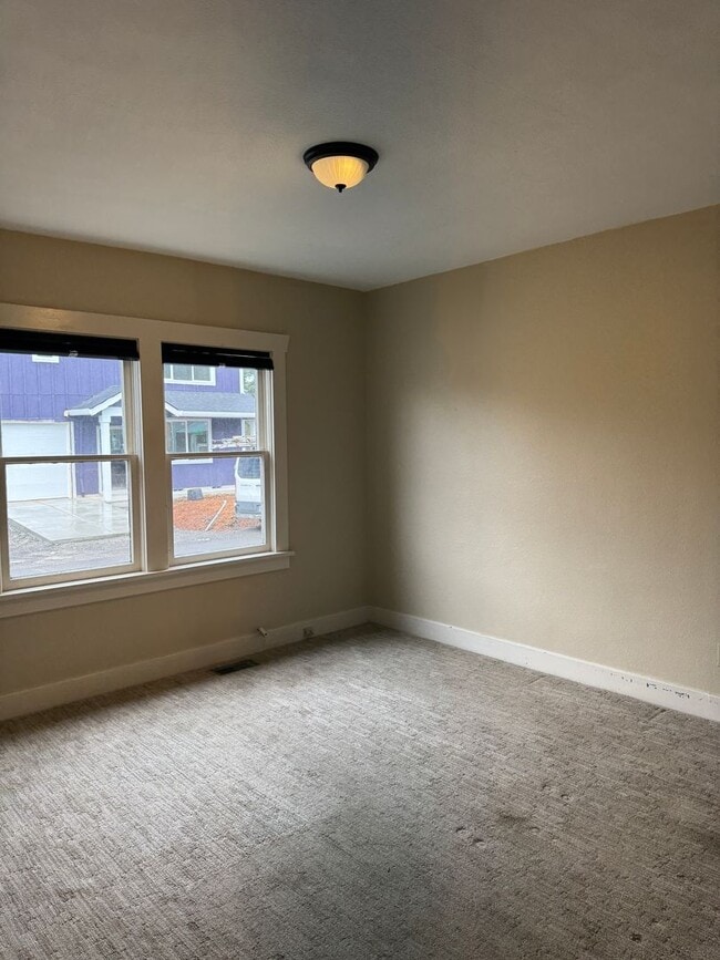 Building Photo - Rare opportunity to lease a versatile mixed-use property in the heart of Milwaukie!