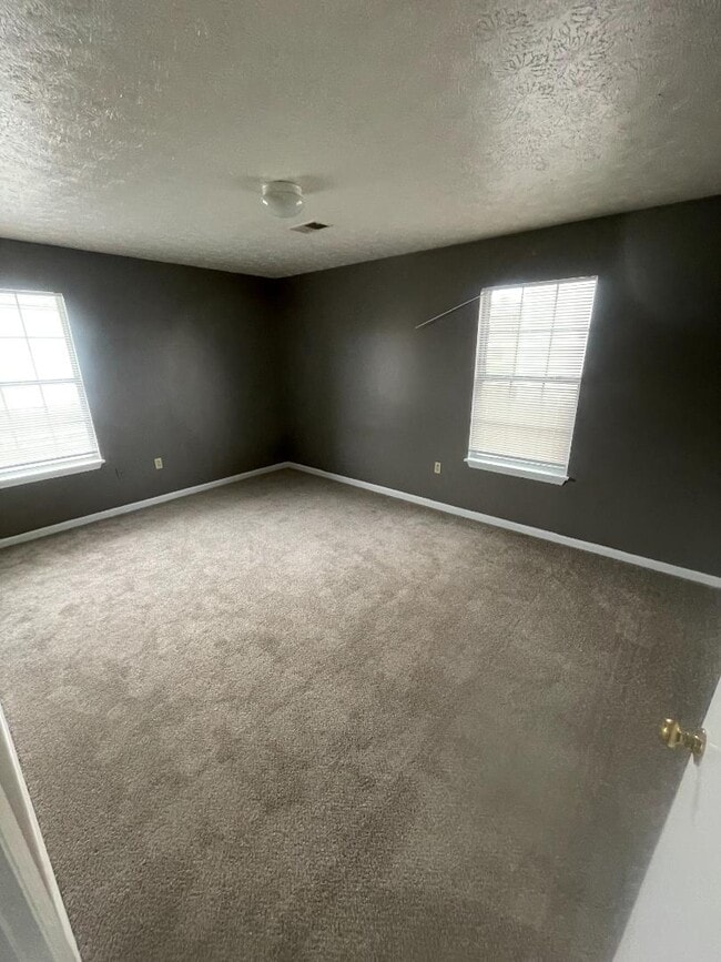 Building Photo - 98 Andrea Dr