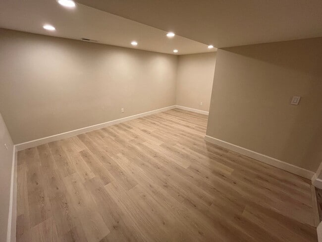 Building Photo - Amazing 4 Bed/3 Bath Home on One Acre with Large Shop – In Home Child Care Opportunity