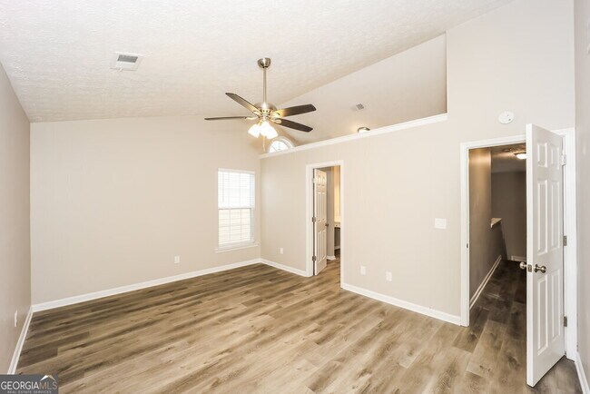 Building Photo - 9525 Lakeview Rd