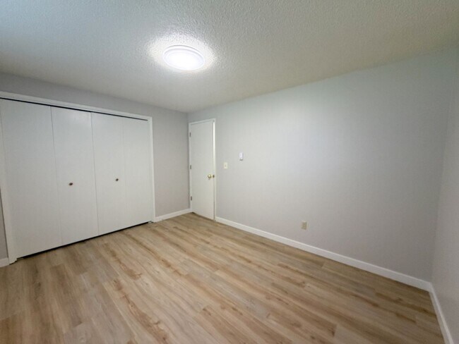Building Photo - 6131-6131 Onyx Ave