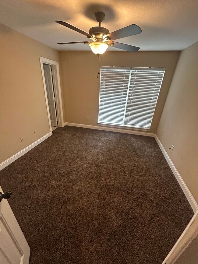 Building Photo - 1305 Halcyon Pl
