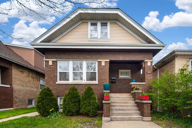 Front of Bungalow - 1314 East Ave