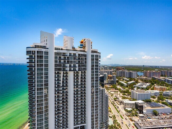 Building Photo - 18201 Collins Ave
