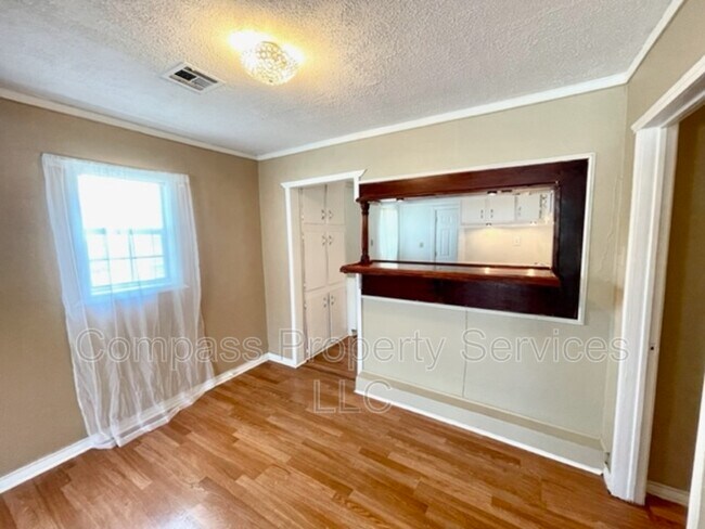 Building Photo - 2714 Windsor Ave