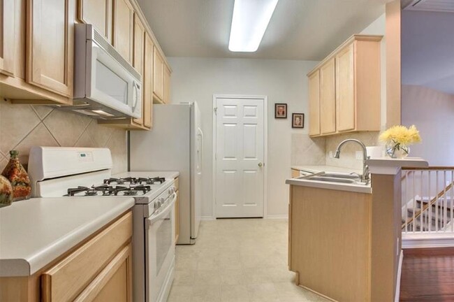 Building Photo - 1900 Scofield Ridge Pkwy