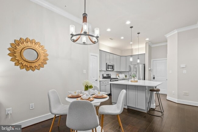 Building Photo - 1334 S Quinn St