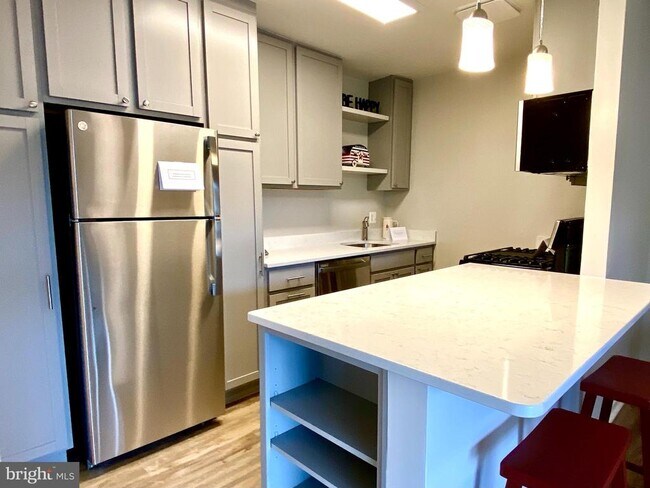 Building Photo - 216 Park Terrace Ct SE