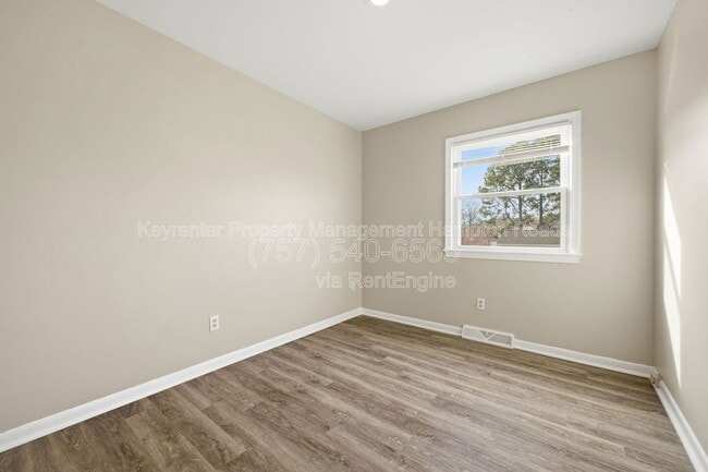 Building Photo - 211 Madrid Dr