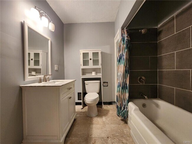 Building Photo - 218 S Pleasant St