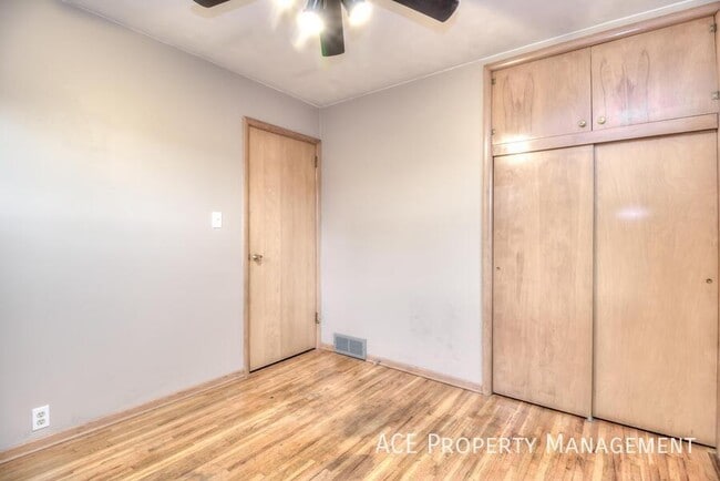 Building Photo - 2717 Lawndale Dr