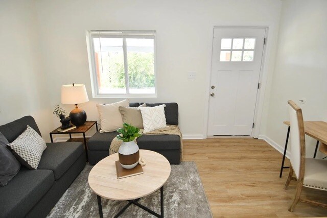 Building Photo - 2217 Lexington Ave