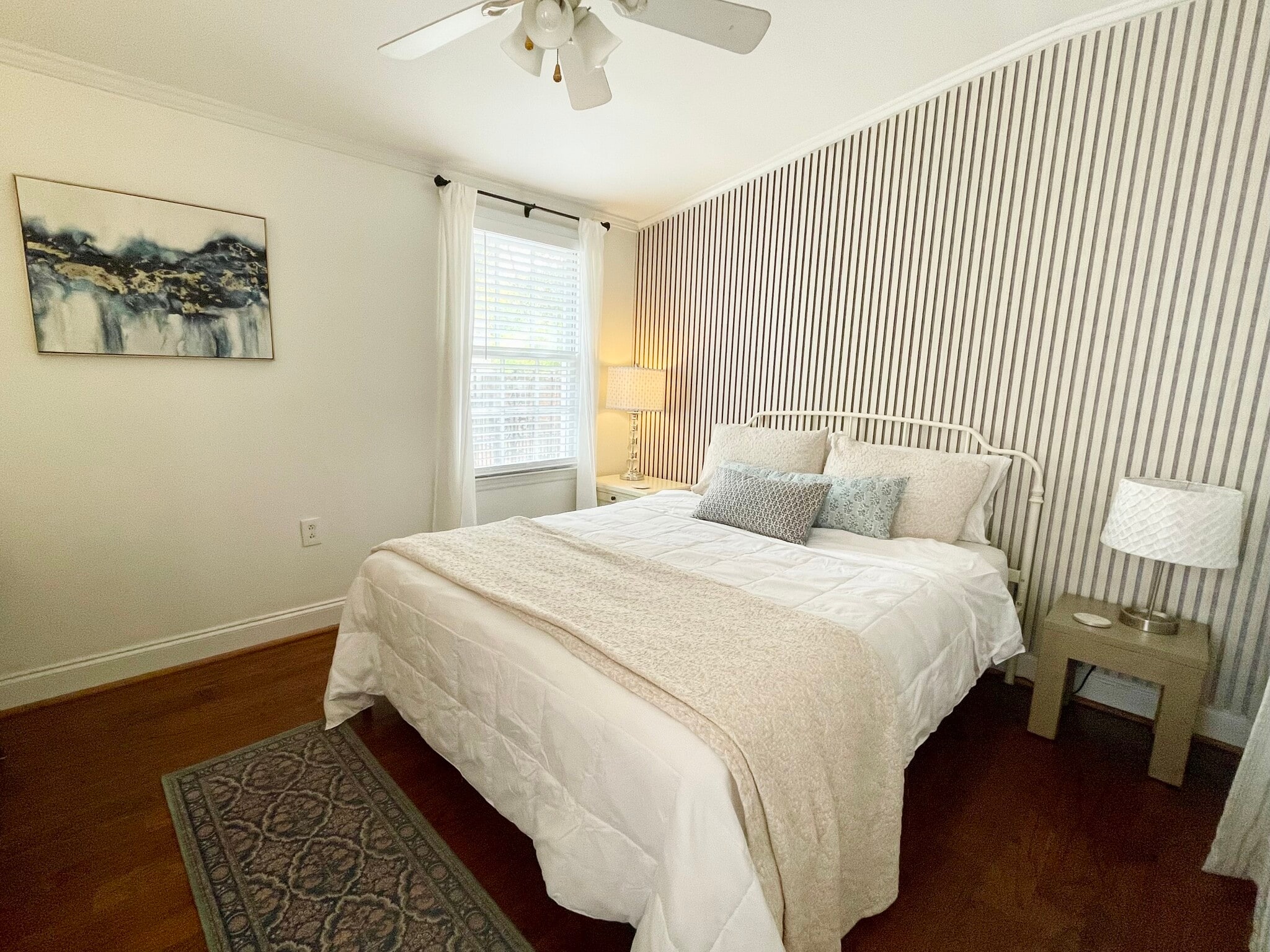 Building Photo - 215 W Taylor St