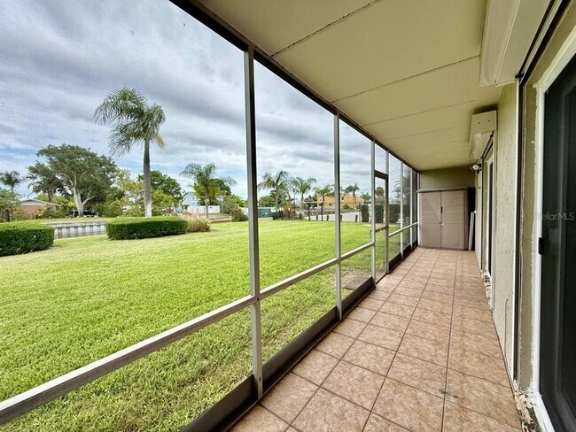 Building Photo - 8801 Bay Pointe Dr