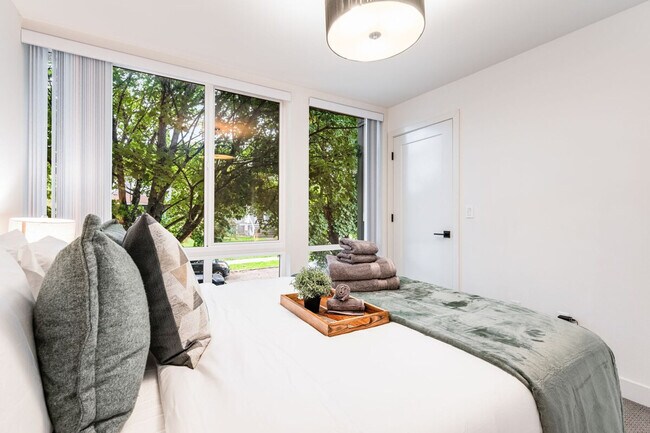 Building Photo - 2319 Franklin Ave E