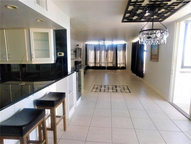 Building Photo - 627 Alhambra Rd