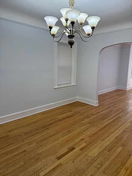 Building Photo - 5639 N Artesian Ave