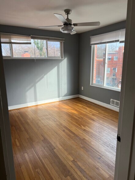 Building Photo - 109 Webster St NE