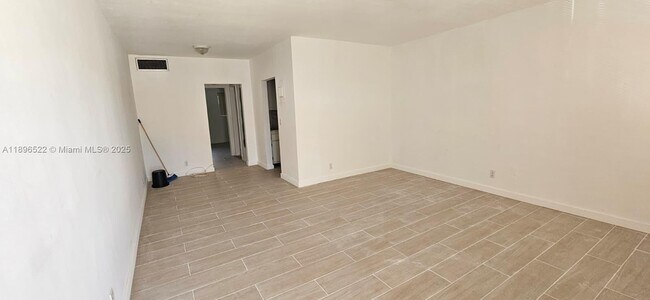 Building Photo - 230 SW 11th Ave