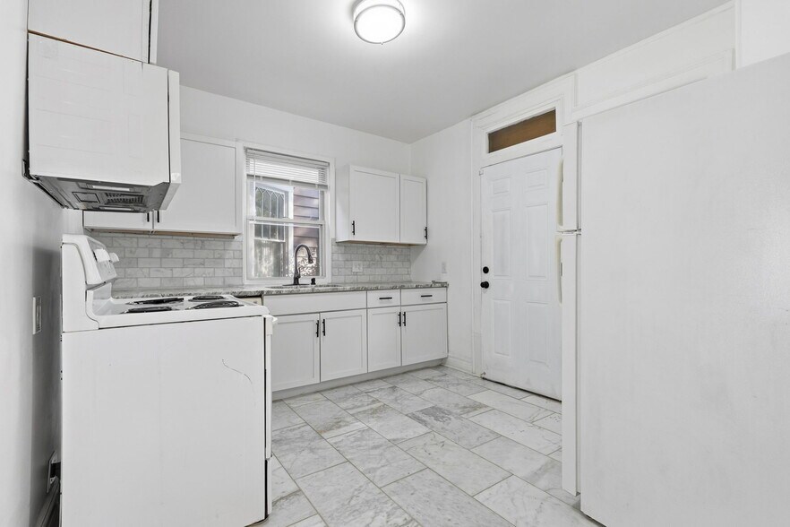 Building Photo - 904 Studer Ave