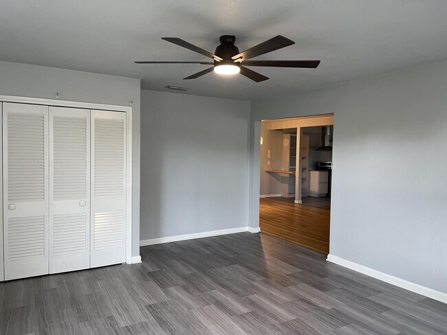 Building Photo - 258 Cresham Dr