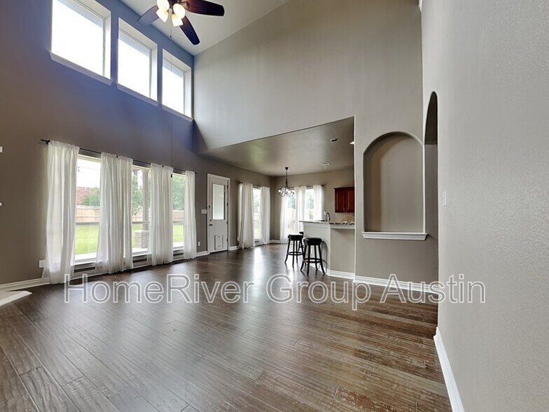 Building Photo - 2917 Rambling Creek Ln