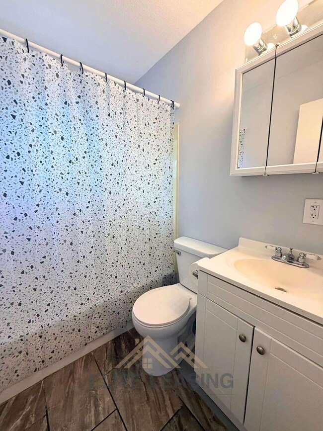 Building Photo - Charming 3BR, 1BA Available Now!