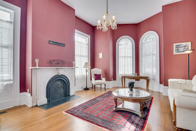 Building Photo - 629 Greene St