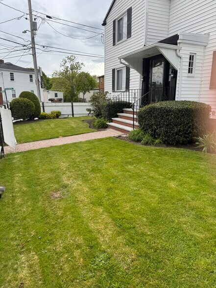 Outdoor pics. More pics coming soon - 50 Ridgeview Ave