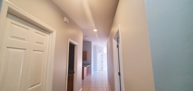 Building Photo - 205 Schoolside Dr