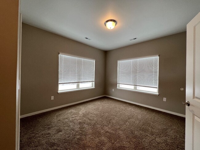 Building Photo - 4440 - 4450 S 26th St