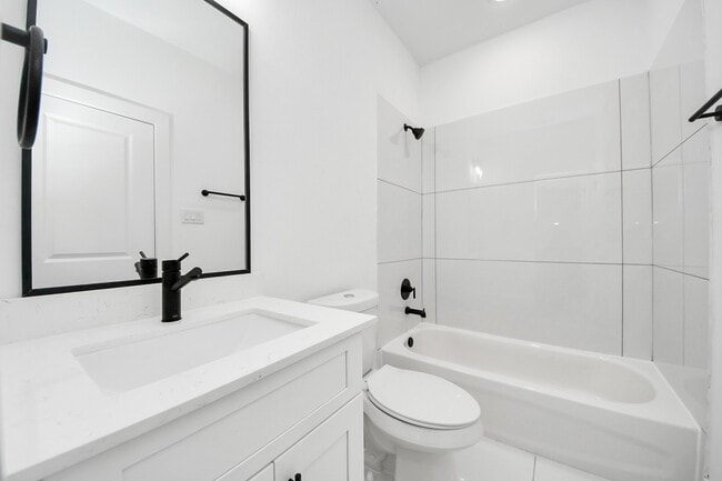 Building Photo - 4806 Cochran St