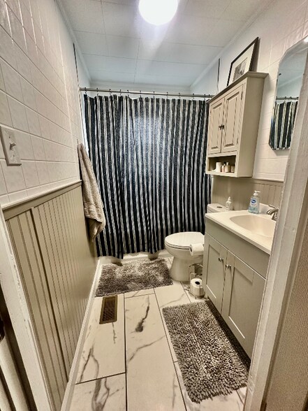 Building Photo - 1901 Cherry St