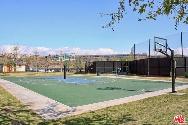 Building Photo - 5350 Playa Vista Dr