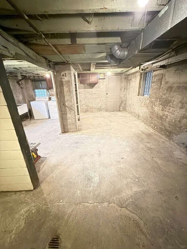 Building Photo - 3 Bedrooms 1 bath home for RENT!