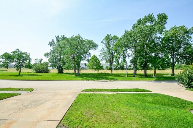 Building Photo - 5204 Breckenridge Dr