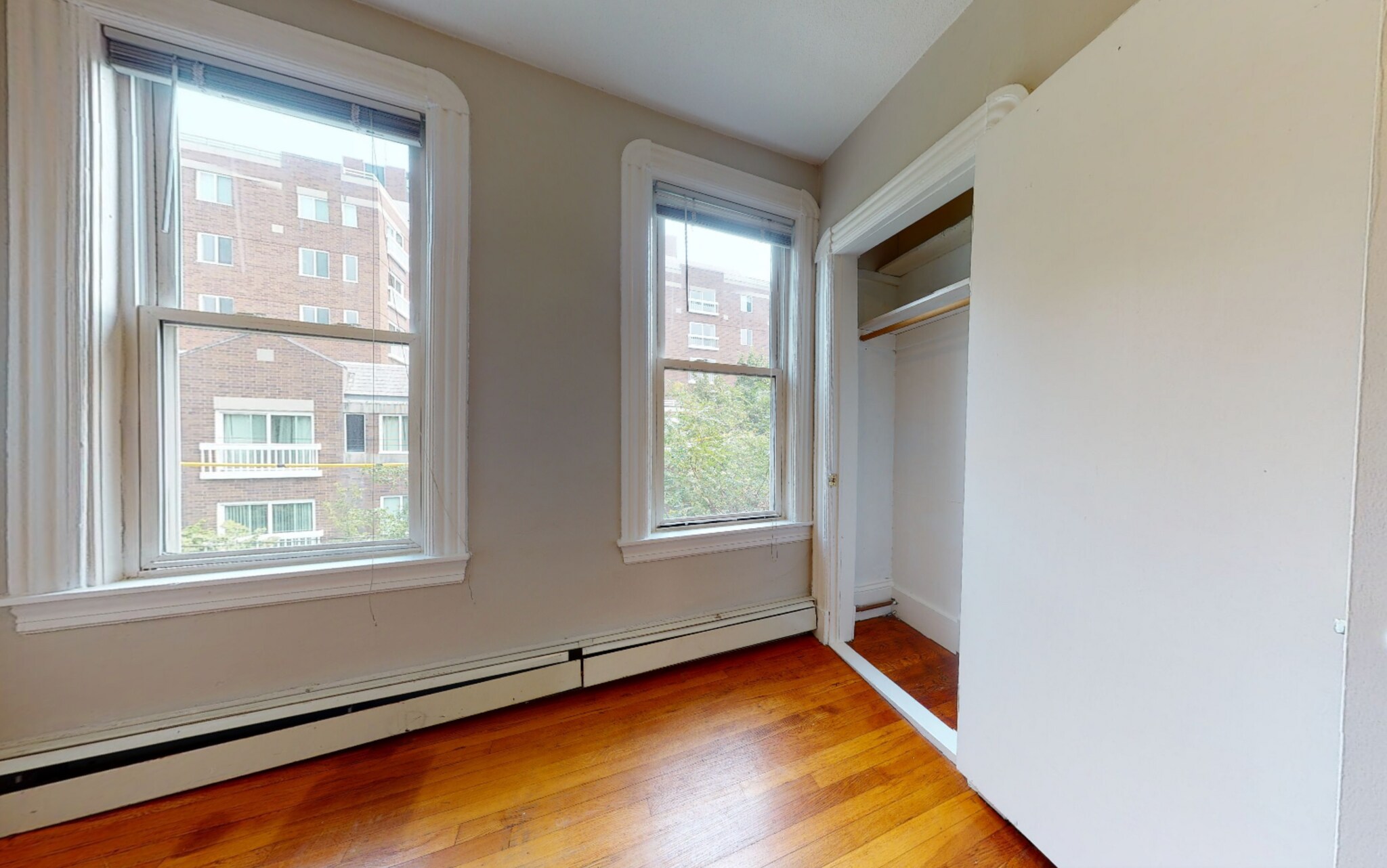 Building Photo - 558 Green St