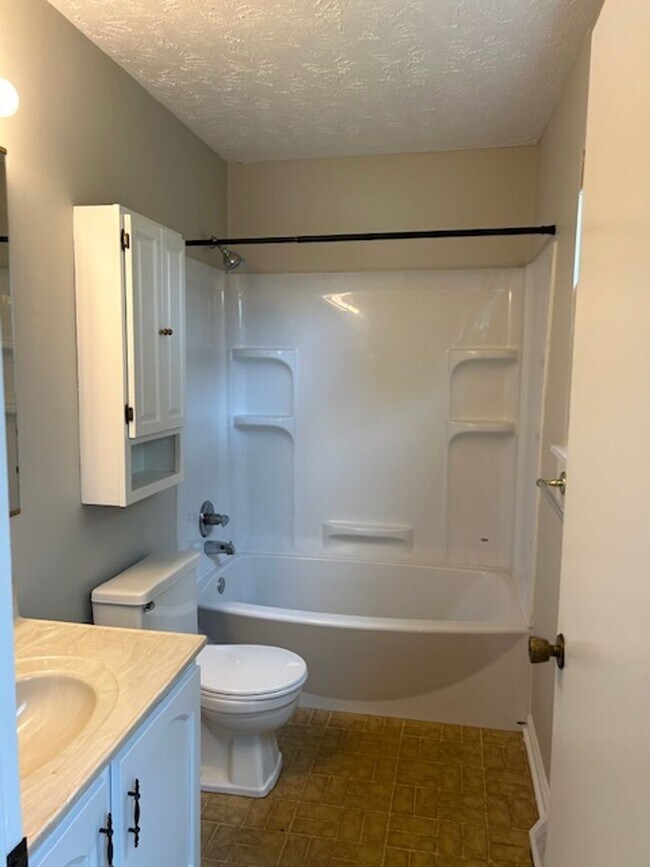 Building Photo - 6 or 18 MONTH LEASE AVAILABLE