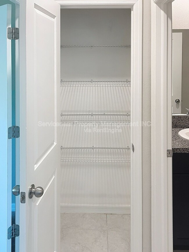 Building Photo - 3721 Daisy Bloom Pl