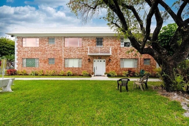 Building Photo - 400 S Cypress Rd