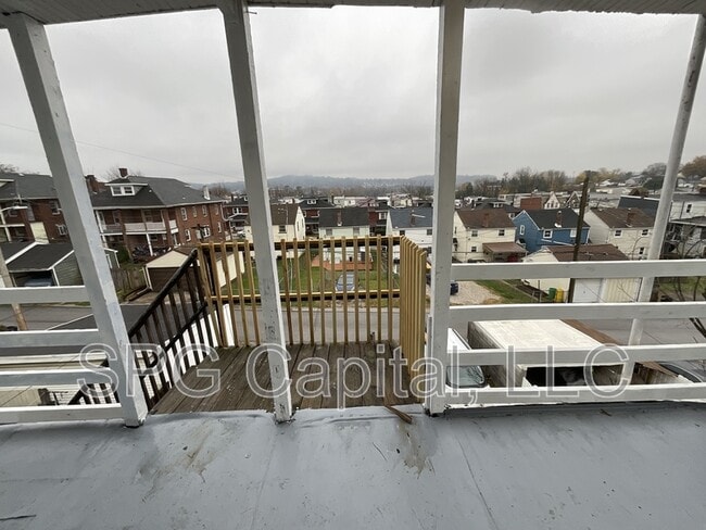 Building Photo - 934 W Princess St