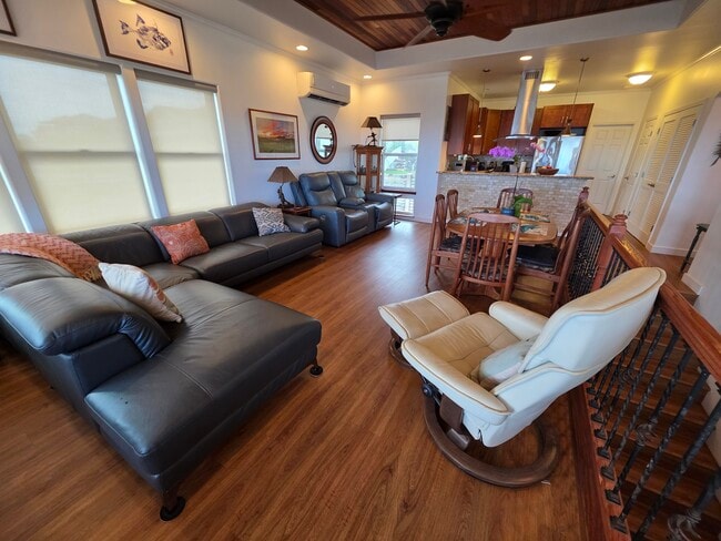 Building Photo - 1367 Kakae Pl