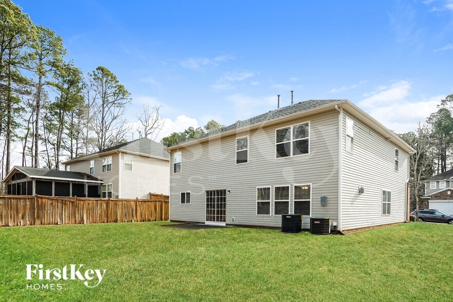 Building Photo - 204 Hillview Dr