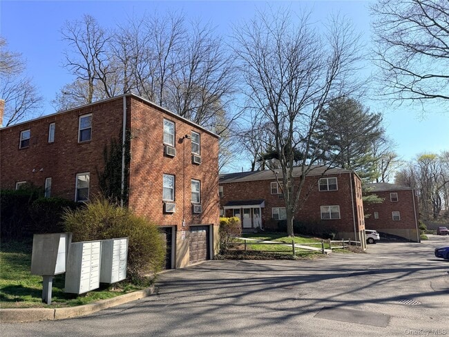 Building Photo - 86 McLoughlin St