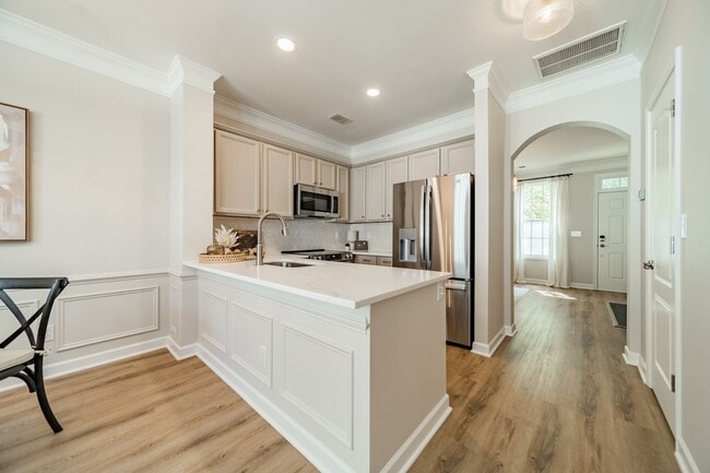 Building Photo - UPGRADES! Two Bedroom Townhouse in Charlotte