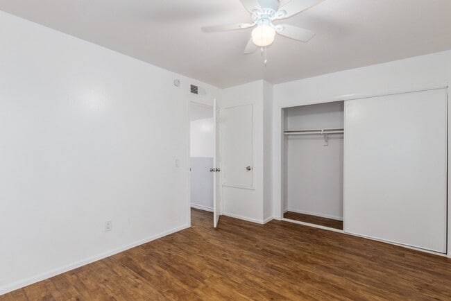 Building Photo - Stadio 3 bedroom townhome